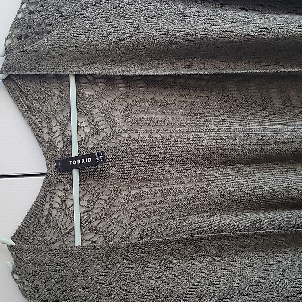 NWOT Torrid OSFM olive green ruana - Picture 2 of 5